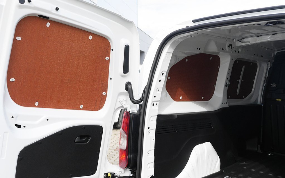 Zabudowa Toyota Proace City L2 - Wersja 4